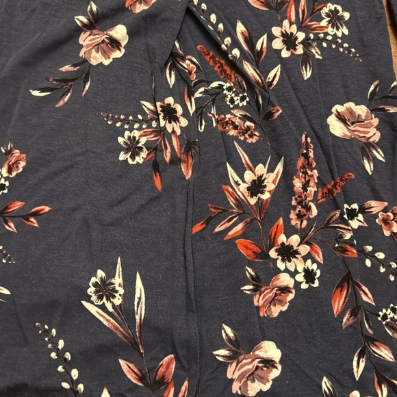 Women’s top - Picture 2 of 2